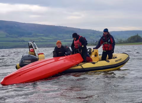 Safety Boat training: canoe rescue