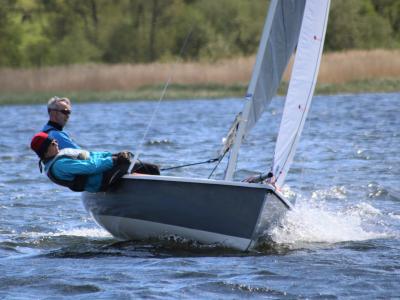 Comet Trio crew working hard up-wind